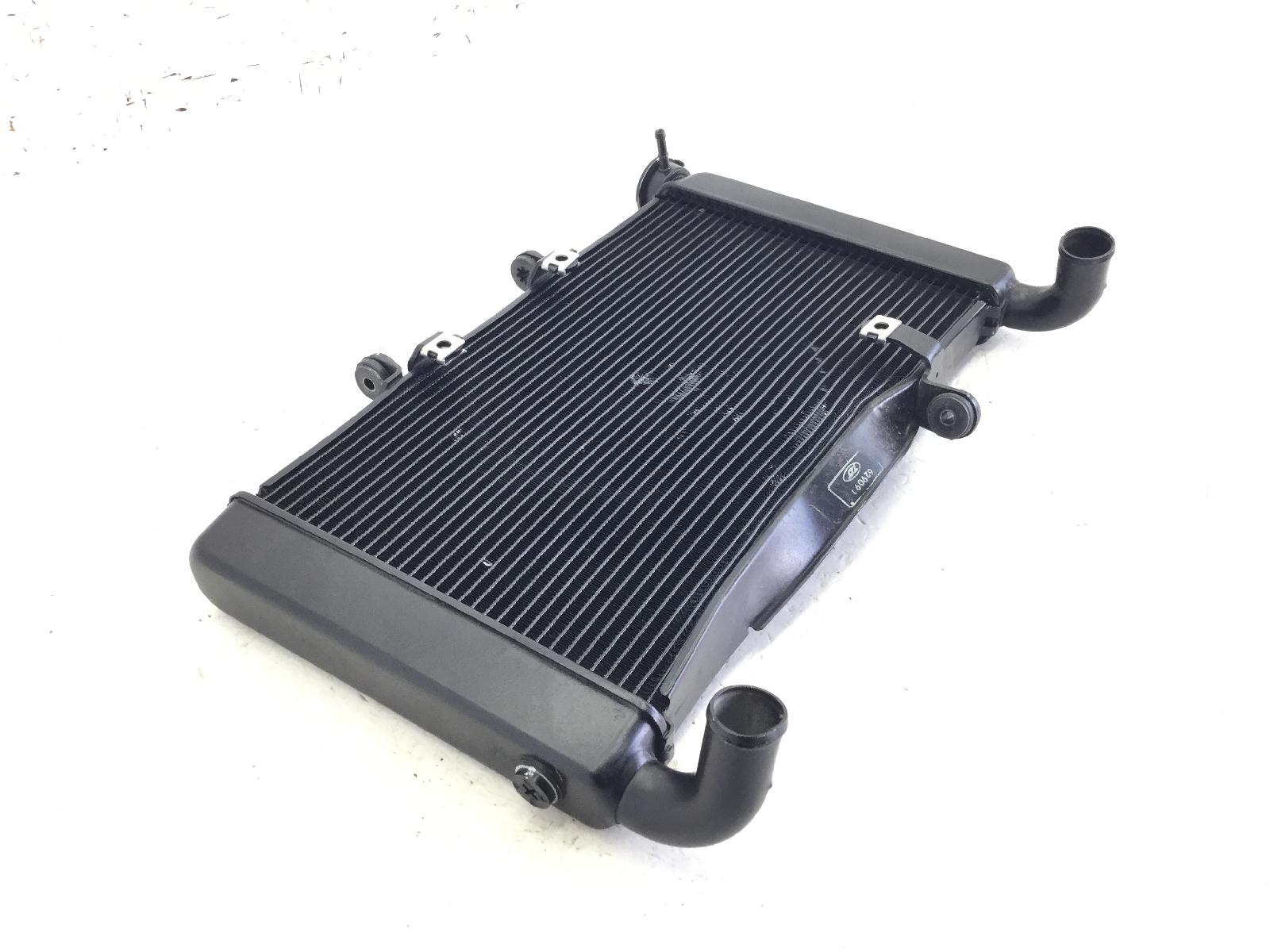 Honda cbr 650 r 649 radiatore deformato non garantito 2020 2020 mlhrh01a6k5003852