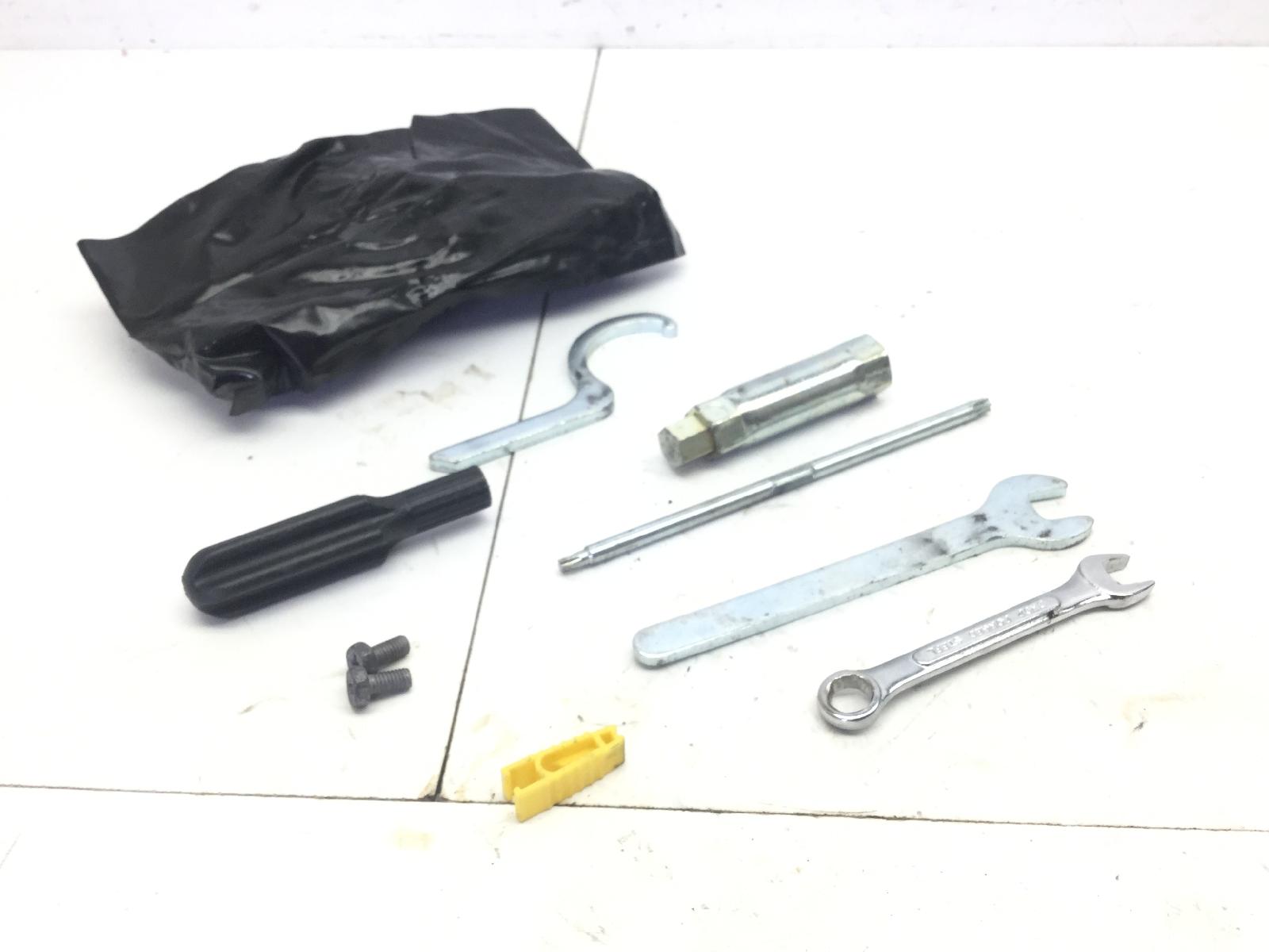 Piaggio mp3 sport abs 300 kit attrezzi attrezzatura di bordo 2014 2016 m86200