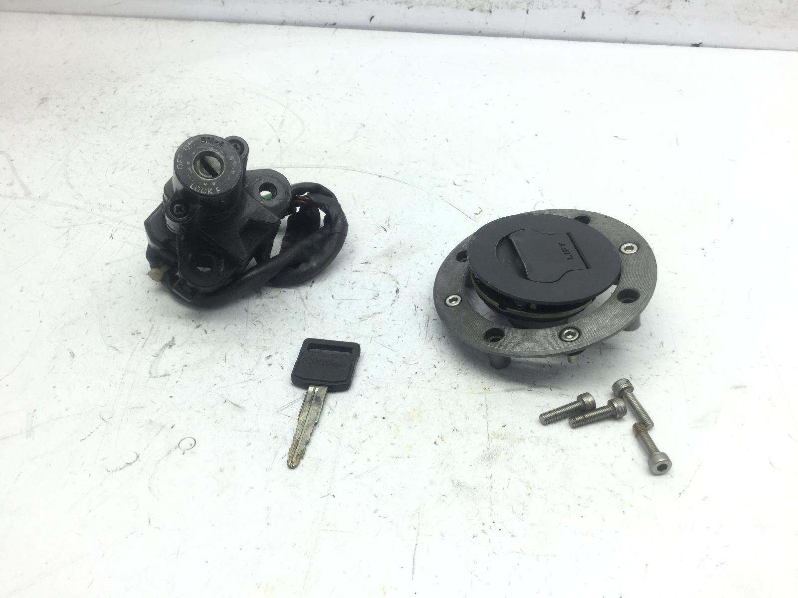 Suzuki gsx-r n s 750 blocchetto accensione tappo benzina e chiave 1992 1995 gr7ba