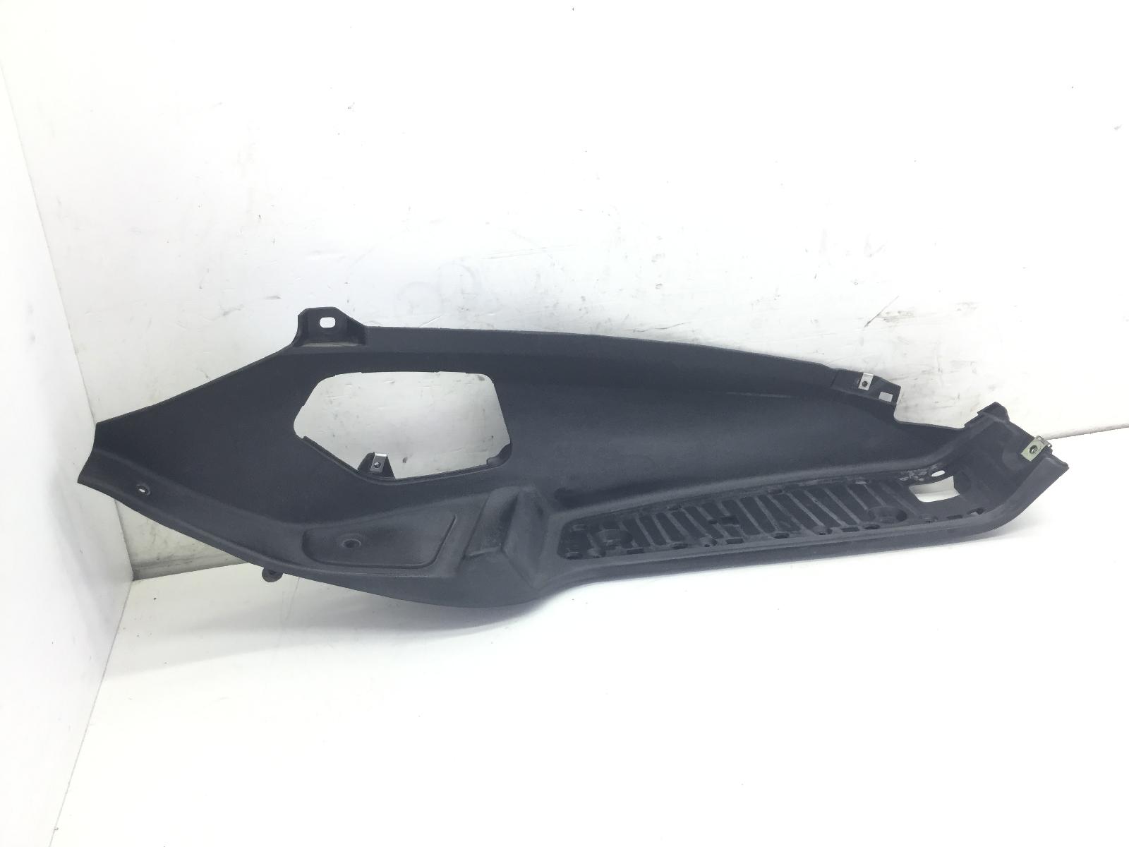 Piaggio mp3 mic 400 carena pedana pavimento poggiapiedi destra 2008 2010 m59102