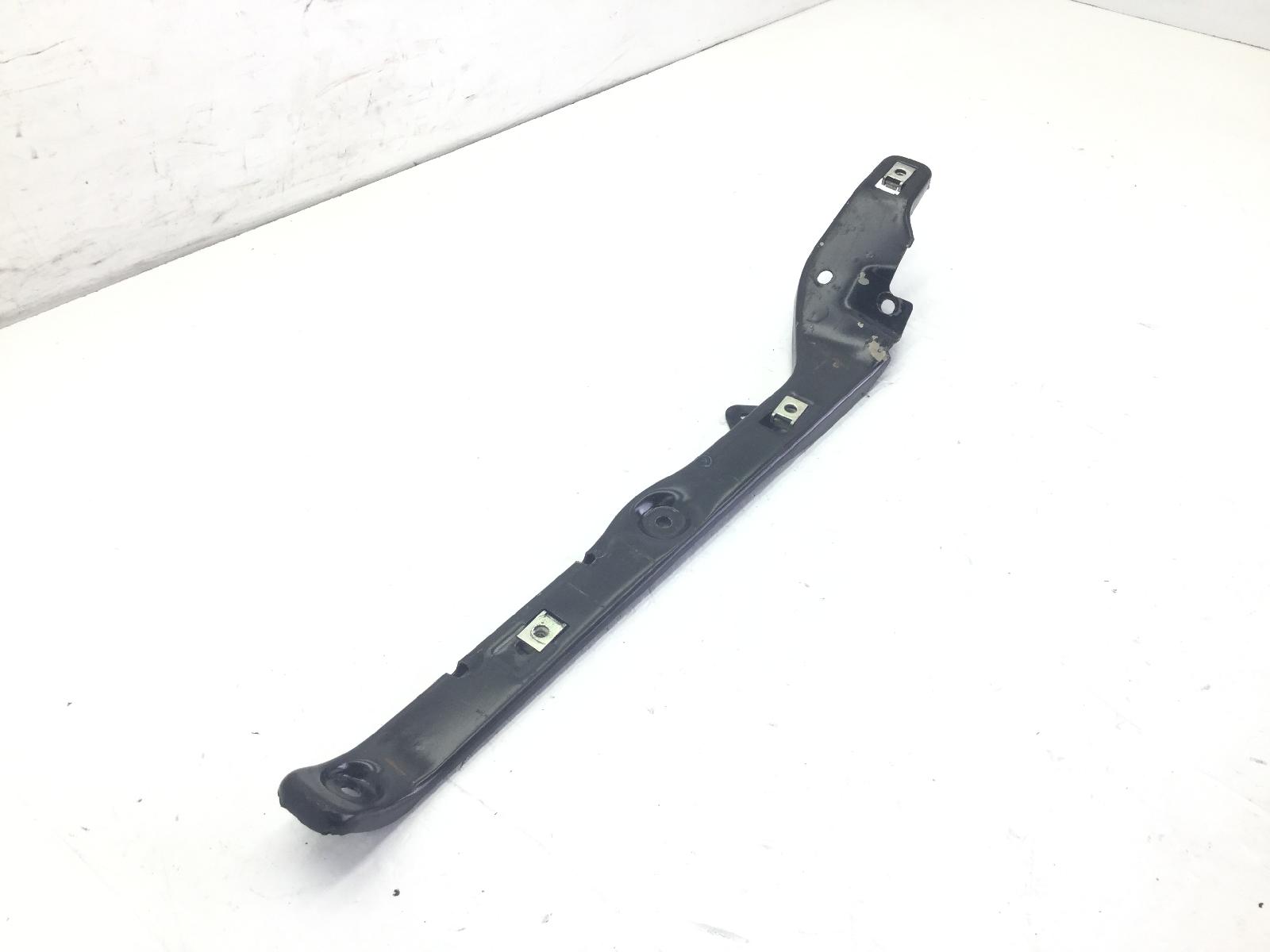 Piaggio mp3 mic 400 staffa supporto pedana pavimento destra 2008 2010 m59102