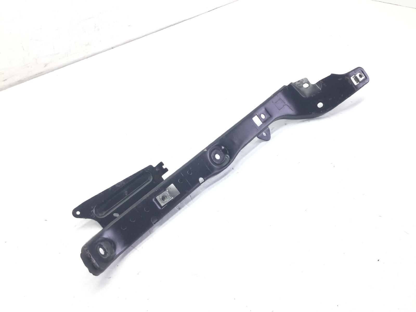 Piaggio mp3 mic 400 staffa supporto pedana pavimento sinistra 2008 2010 m59102