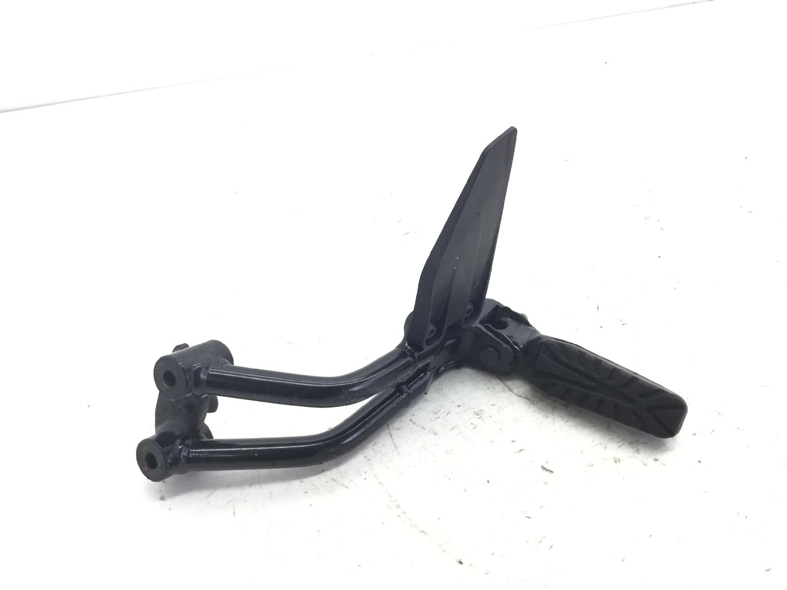 Ktm duke abs 125 pedana posteriore poggiapiede sinistra e supporto 2019 2019 vbkjpa401kc