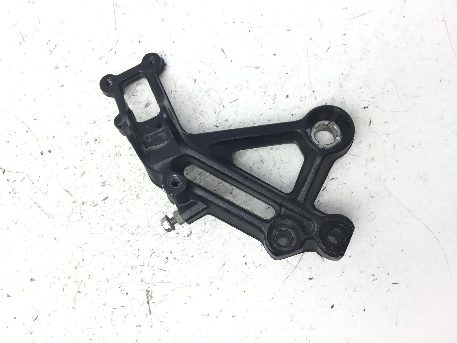 Ktm duke abs 125 staffa supporto pedana anteriore destra e pedale freno 2019 2019 vbkjpa401kc