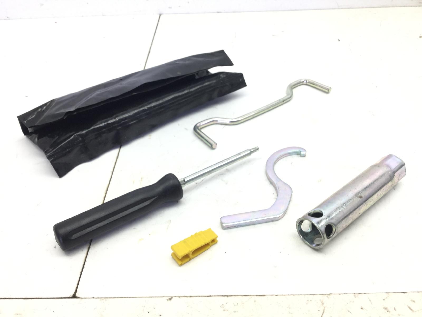 Piaggio mp3 yourban erl 300 kit attrezzi attrezzatura di bordo 2011 2015 m71200
