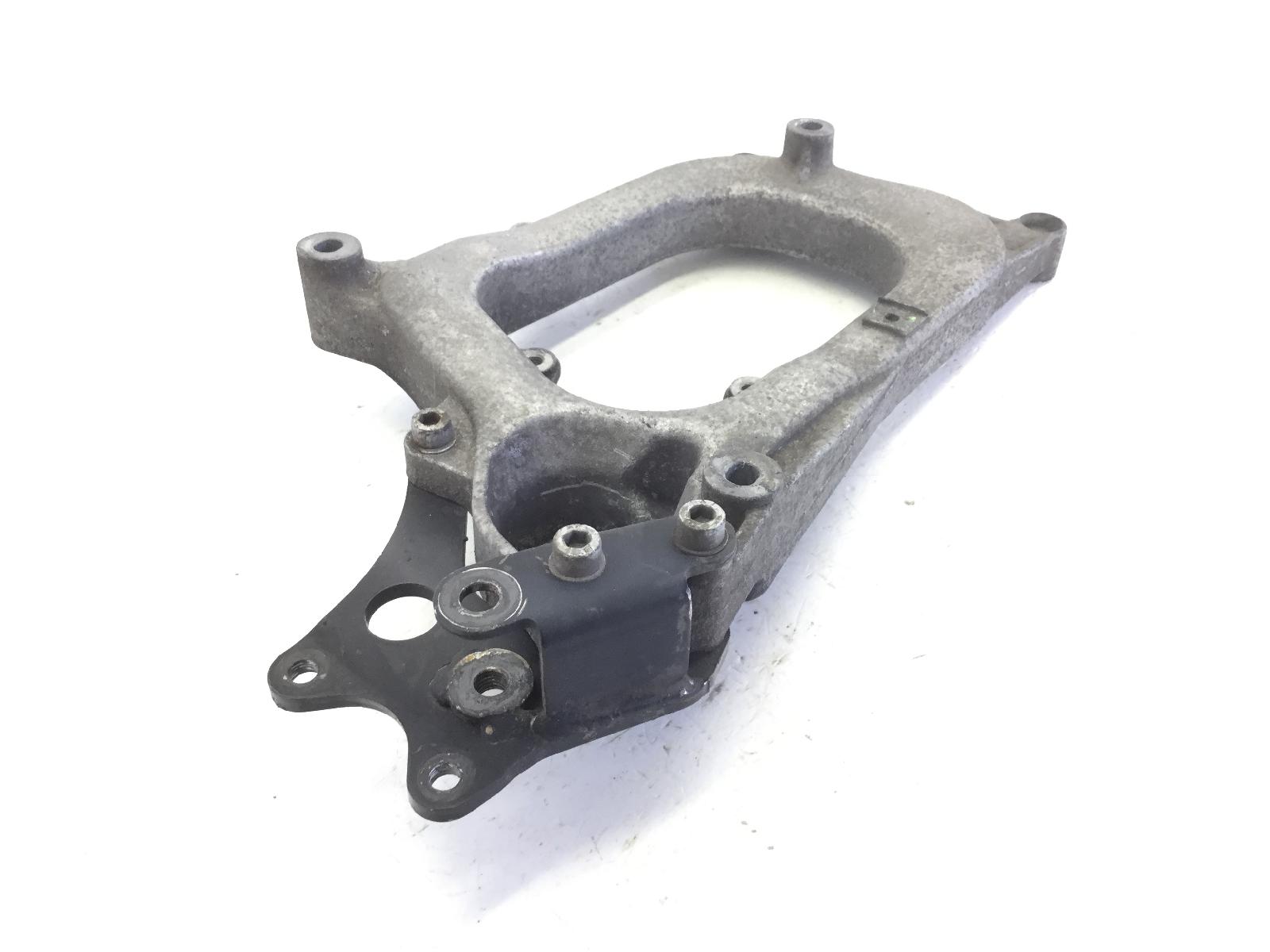 Piaggio mp3 125 staffa supporto scarico marmitta 2006 2008 m47301