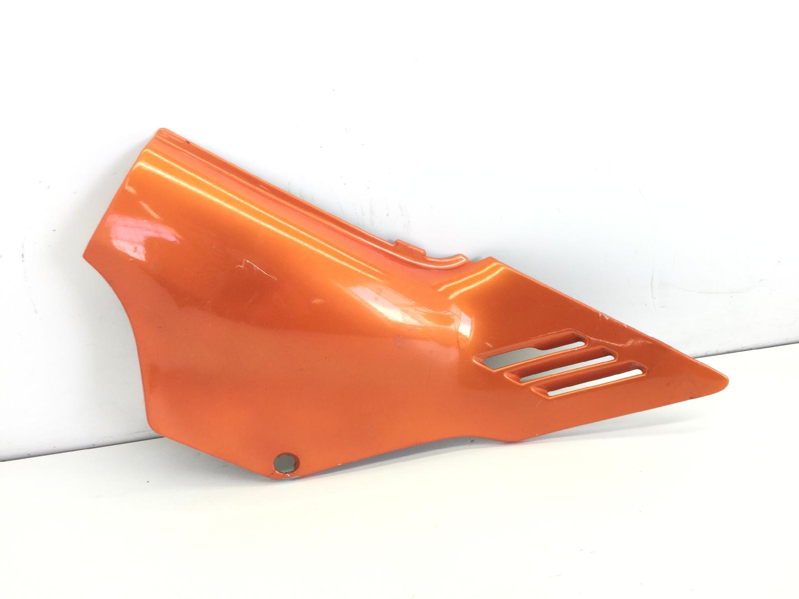 Honda vf 1000 f 998 carena fianchetto sottosella destro - attacco rotto 1987 1987 2100066