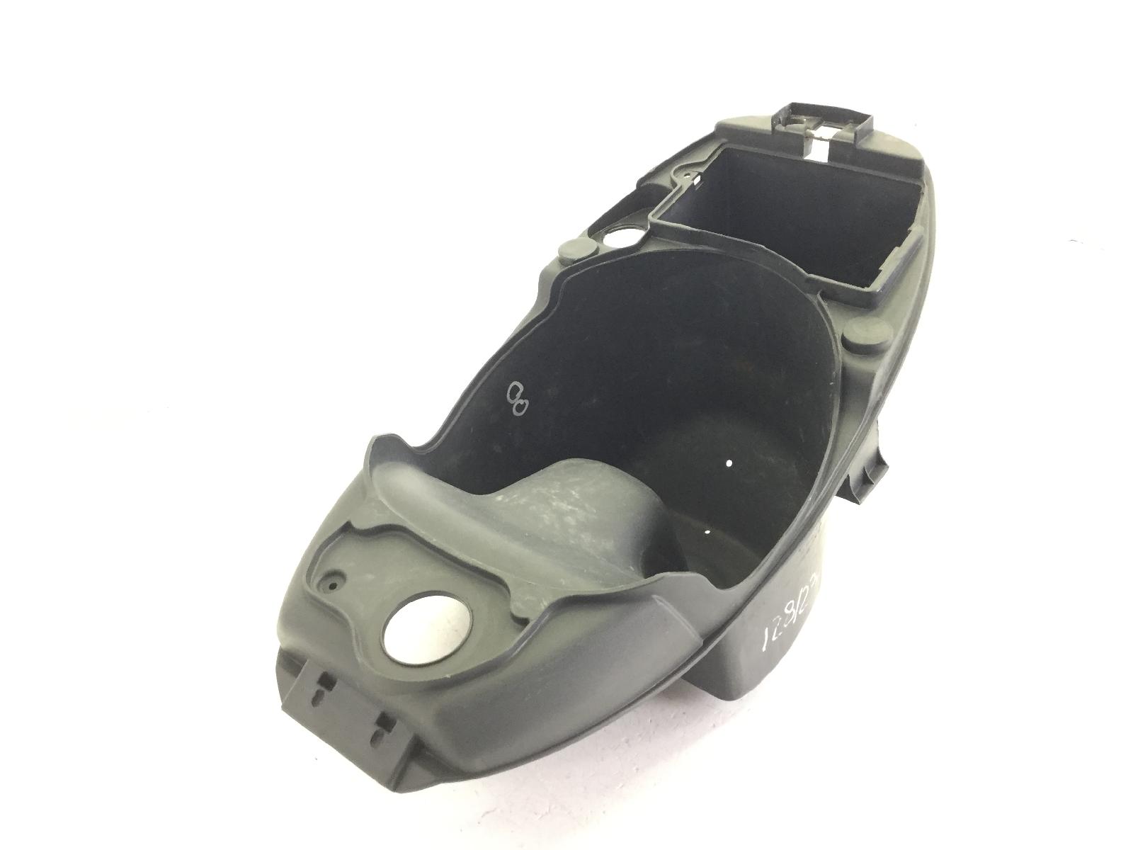 Piaggio liberty moc 2t 50 carena vano sottosella 2009 2013 c49100