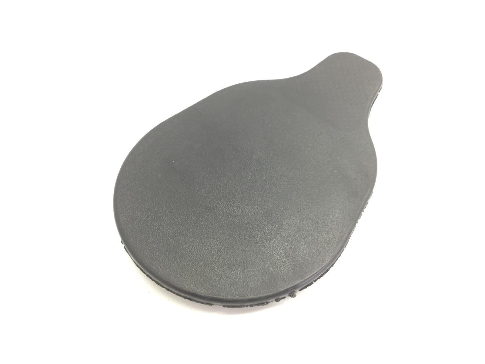 Piaggio vespa primavera e5 50 tappo in gomma destro carena controscudo 2020 2023 cd0100