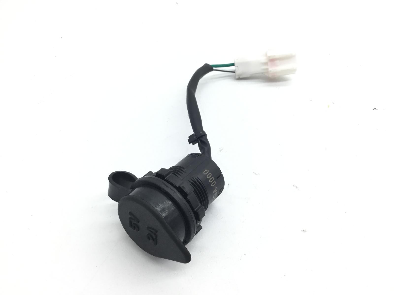 Peugeot tweet gt 4t 50 presa usb 2023 2023 vgaly1aaa0s