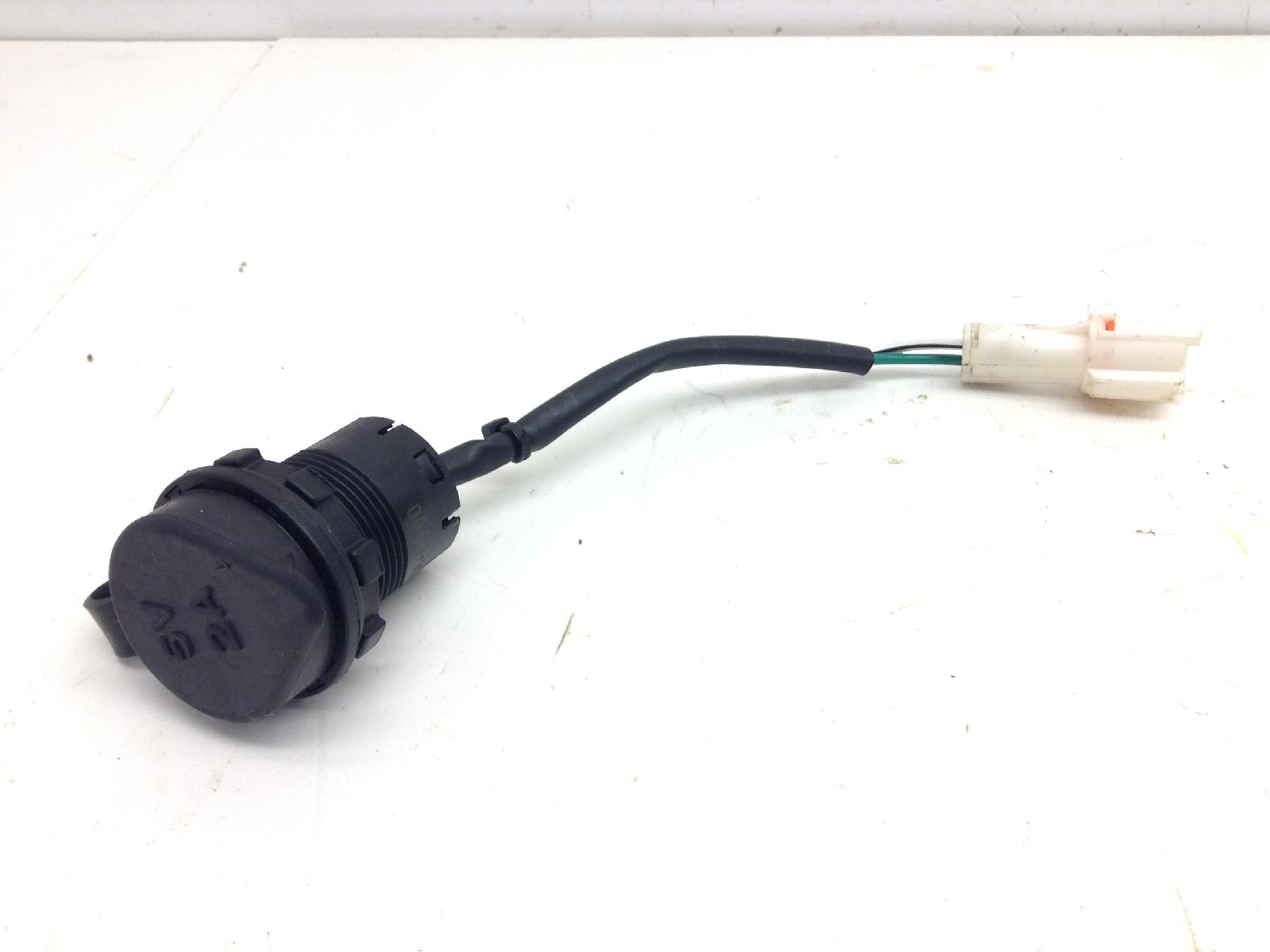 Peugeot tweet gt 4t 50 presa usb 2023 2023 vgaly1aaa0s