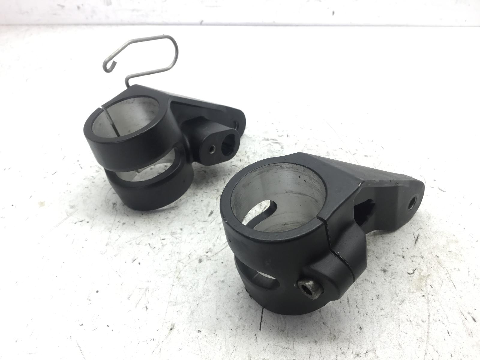Moto guzzi v7 stone e5 abs 850 coppia supporti faro fanale anteriore 2021 2023 kza00