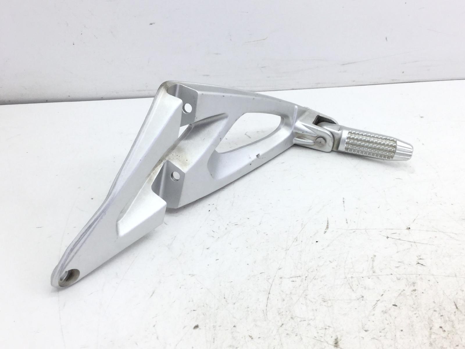 Bmw k 1200 r 1200 pedana posteriore poggiapiede sinistra e supporto 2004 2007 wb10584066zn