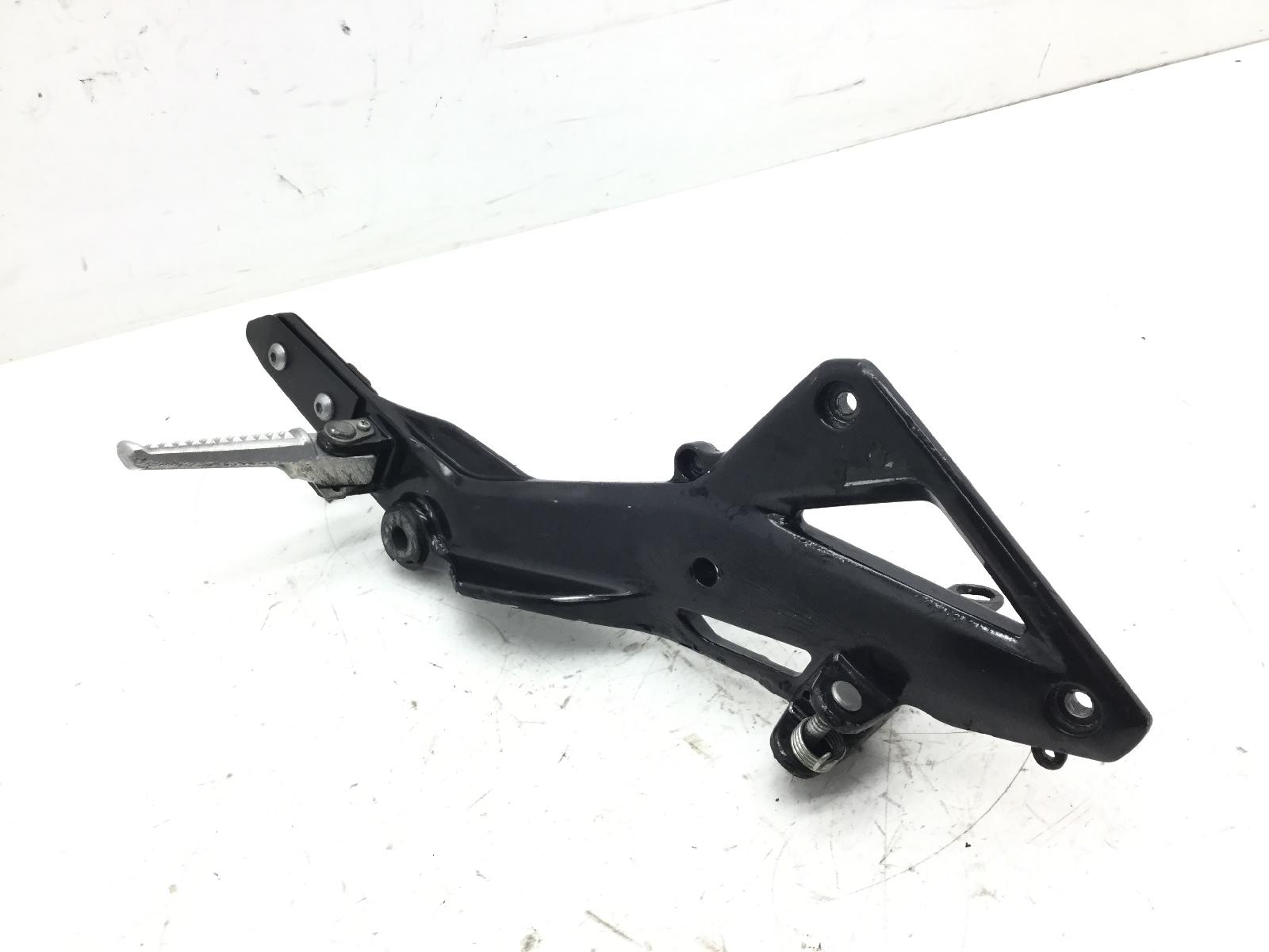 Honda hornet 600 staffa destra e pedana posteriore poggiapiede 2009 2009 zdcp41a09f