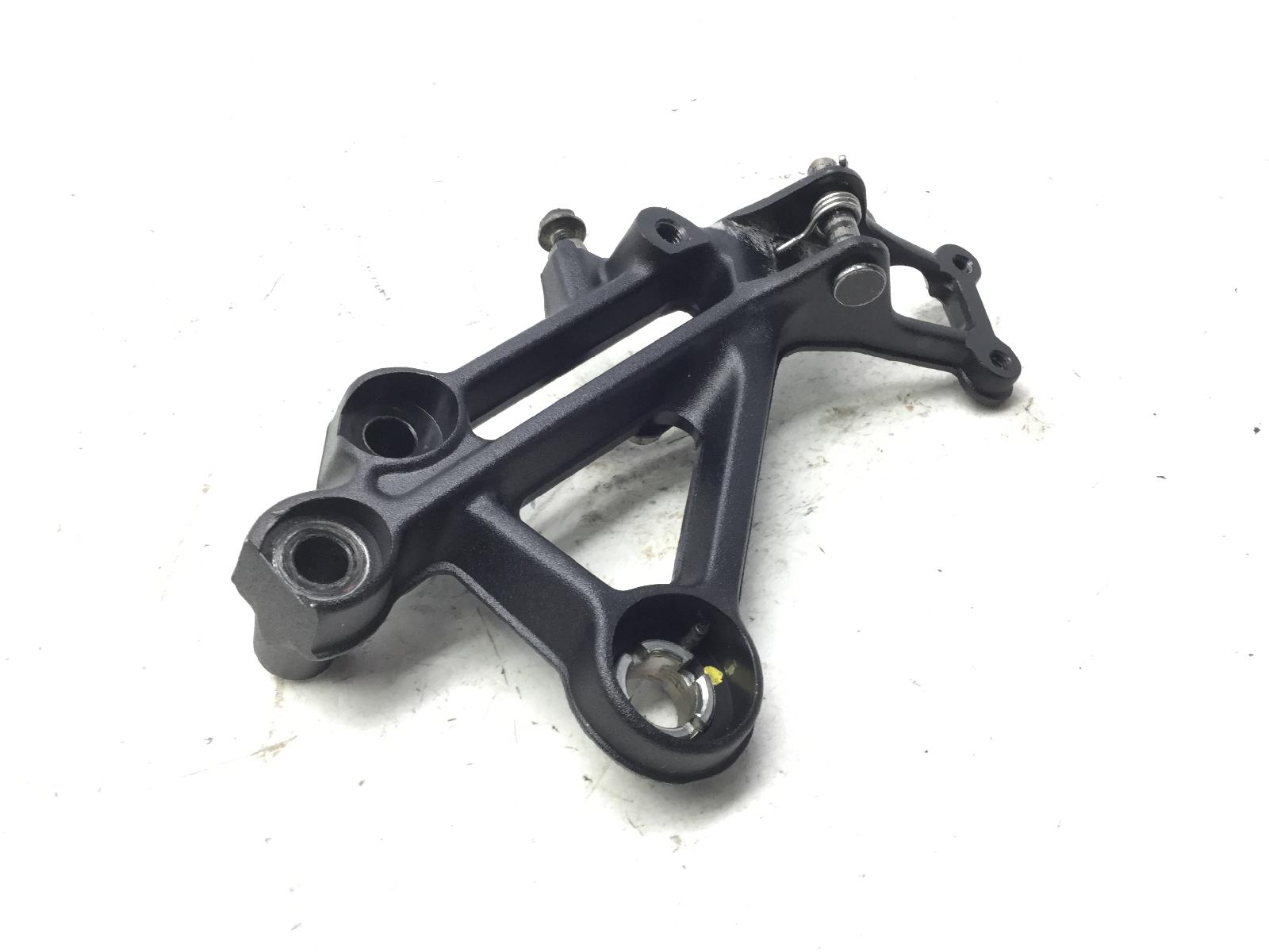 Ktm duke 390 staffa supporto pedale freno posteriore 2021 2023 vbkjpj405nc