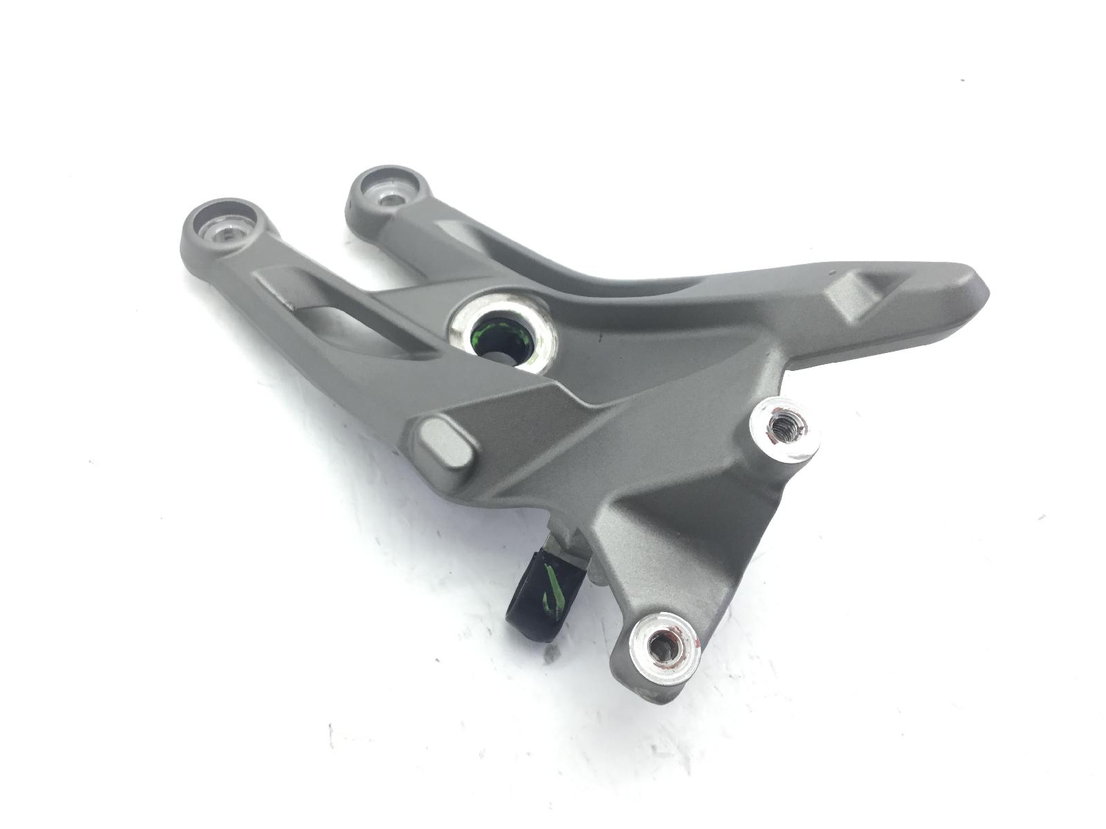 Yamaha tenere' world raid 700 staffa supporto motore destra 2022 2024 dm116