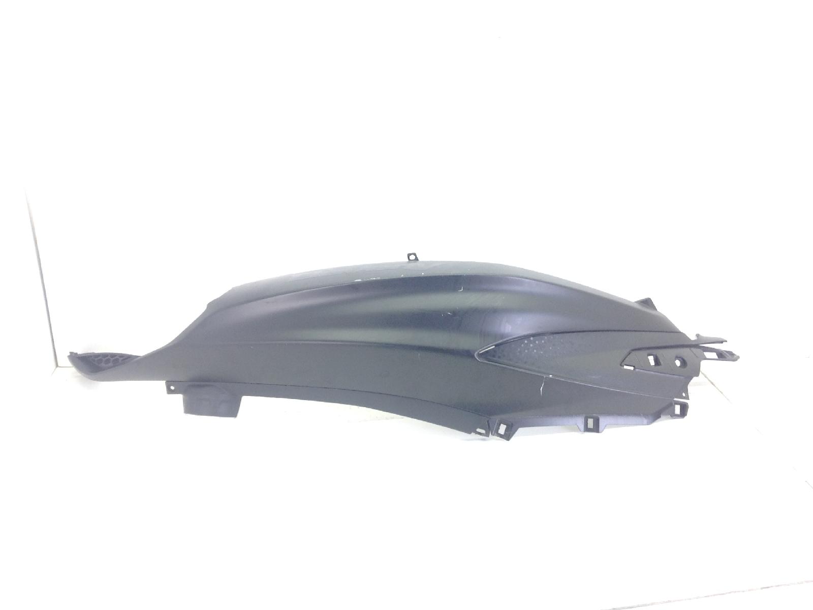 Piaggio beverly e5 black 300 carena fiancata posteriore destra - crepa 2023 2023 md2100