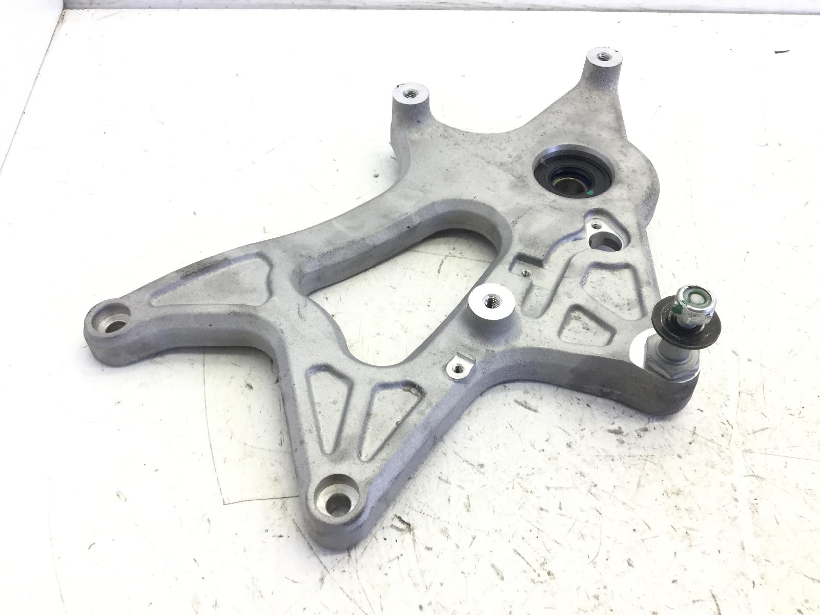 Piaggio vespa gts super ie abs 125 staffa supporto scarico marmitta 2021 2021 md3200