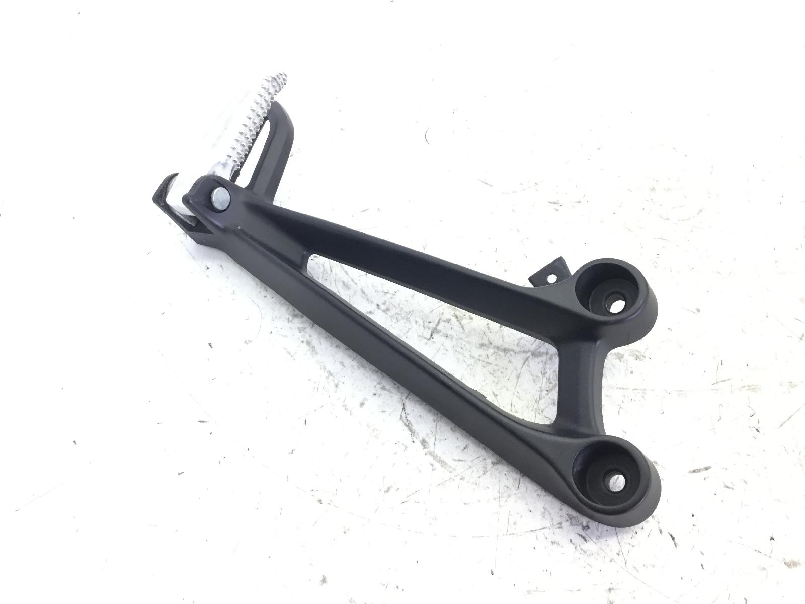 Yamaha mt-07 690 pedana poggiapiede posteriore destra 2023 2023 rm339