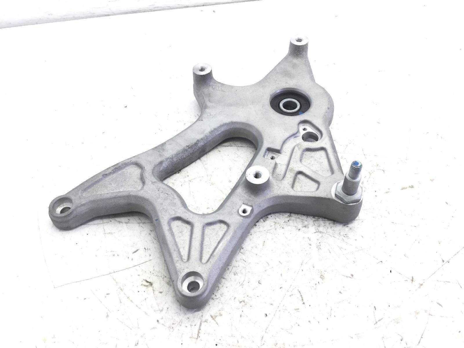 Piaggio vespa gts super ie abs 125 staffa supporto scarico marmitta 2021 2021 md3200