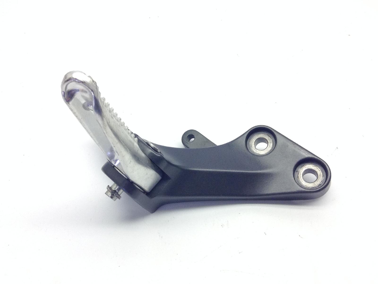 Yamaha mt-09 890 pedana poggiapiede posteriore destra e supporto 2022 2022 rn691