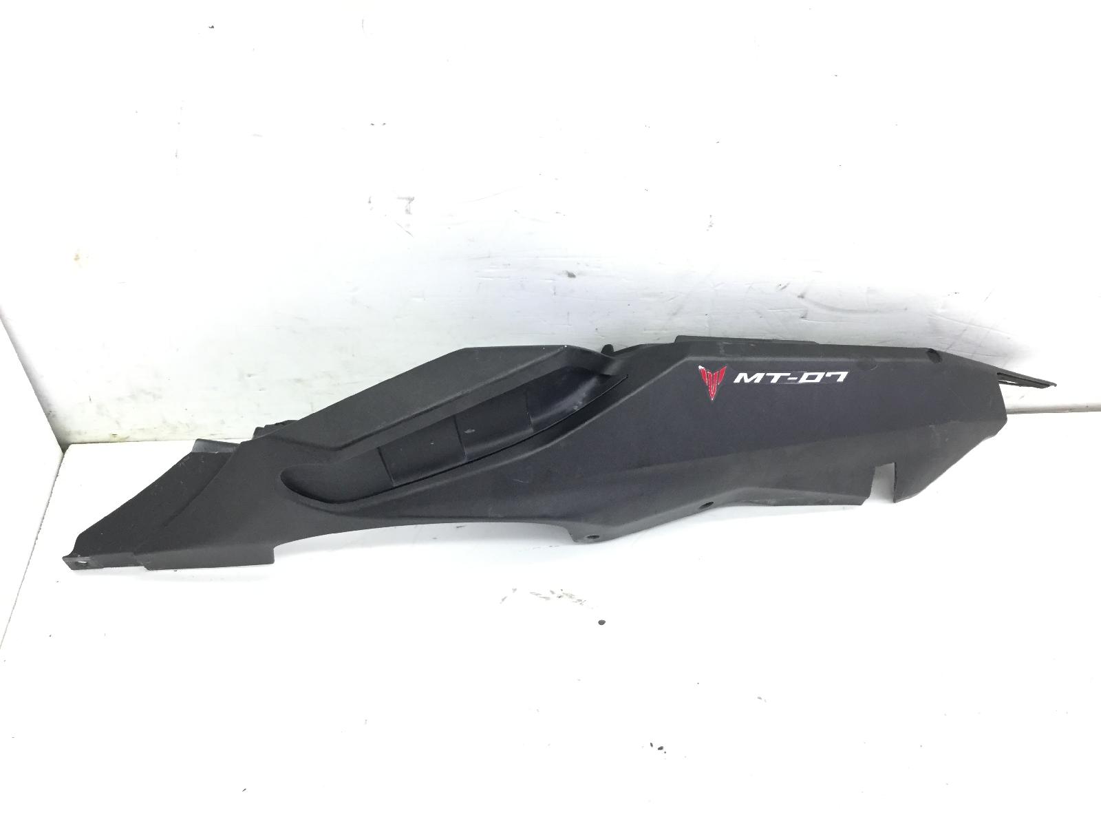 Yamaha mt-07 700 carena coda codone sinistra - attacco rotto 2014 2015 rm041