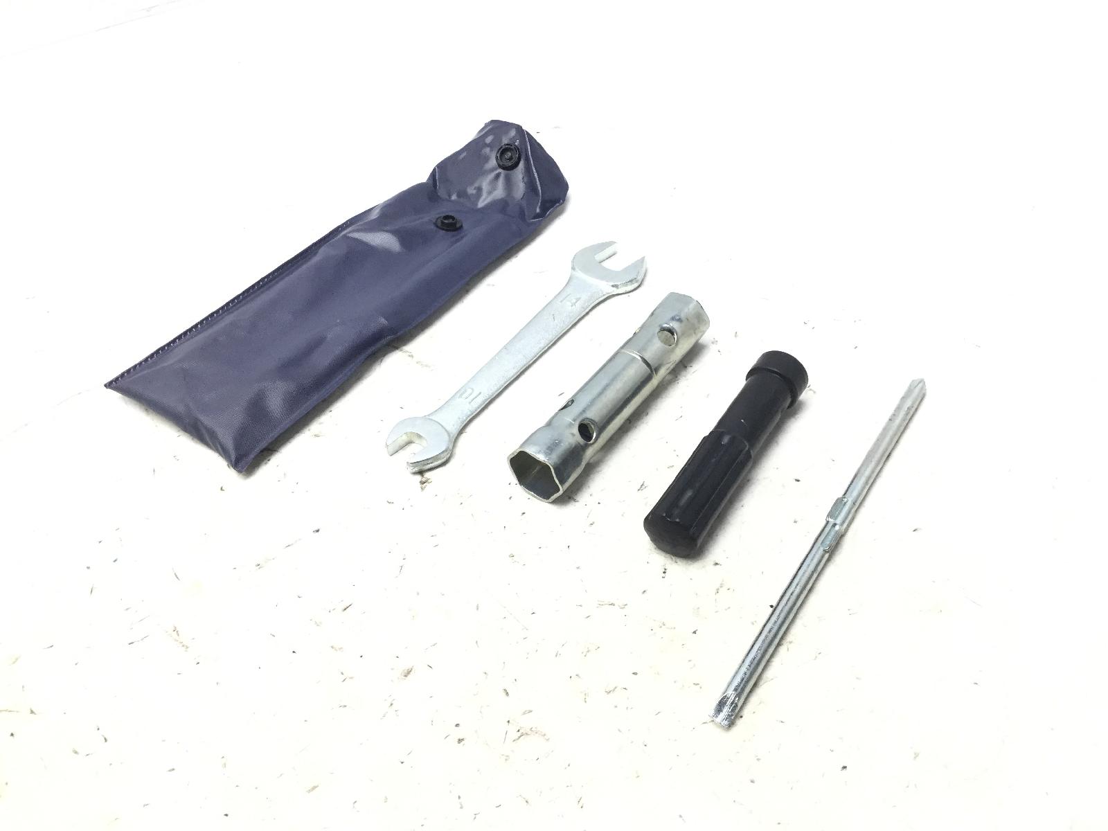 Kymco people s i abs e5 125 kit attrezzi attrezzatura di bordo 2021 2021 lc2t50