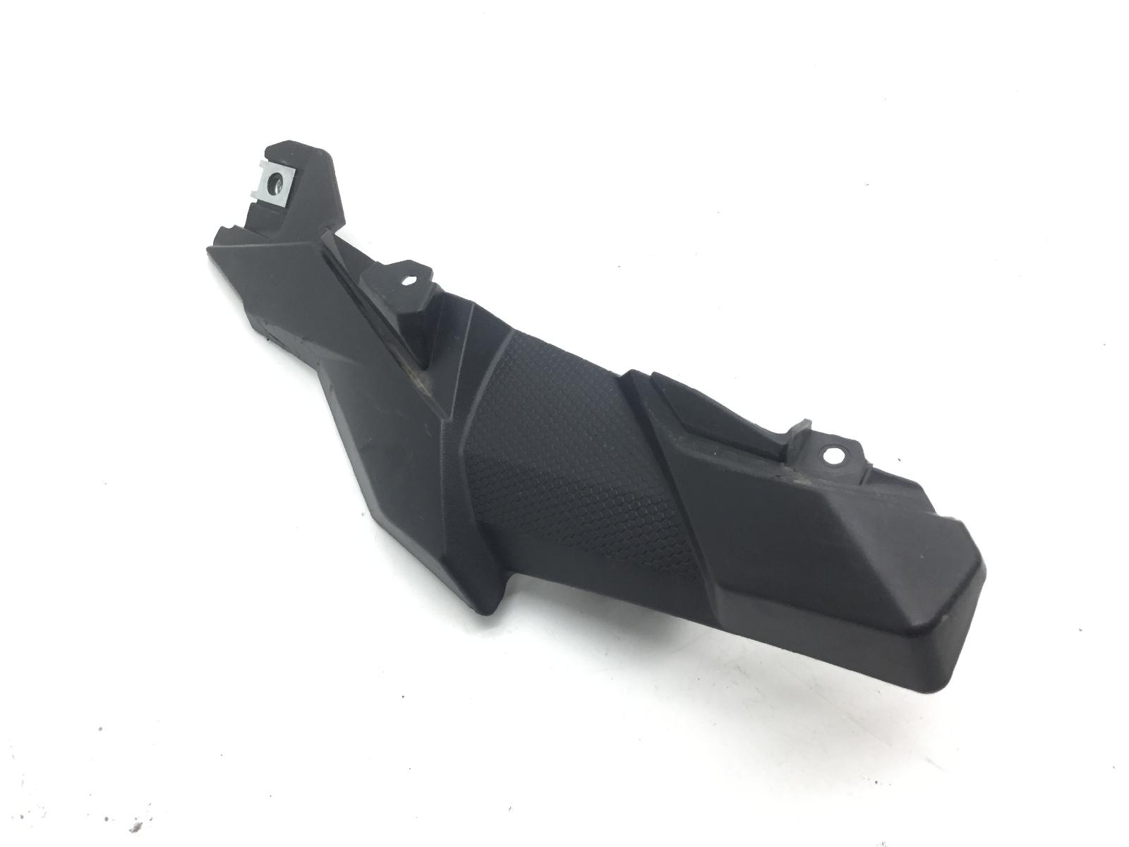 Benelli bn e5 125 coperchio inferiore carena fiachetto destro serbatoio 2022 2022 zbnu30022pbe