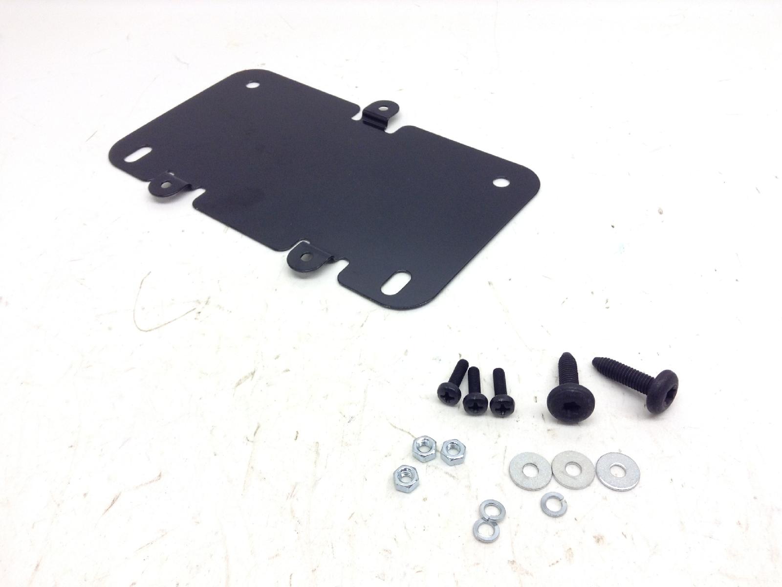 Piaggio vespa sprint km0 (usa) 150 staffa supporto targa e viti 2022 2023 zapm818g