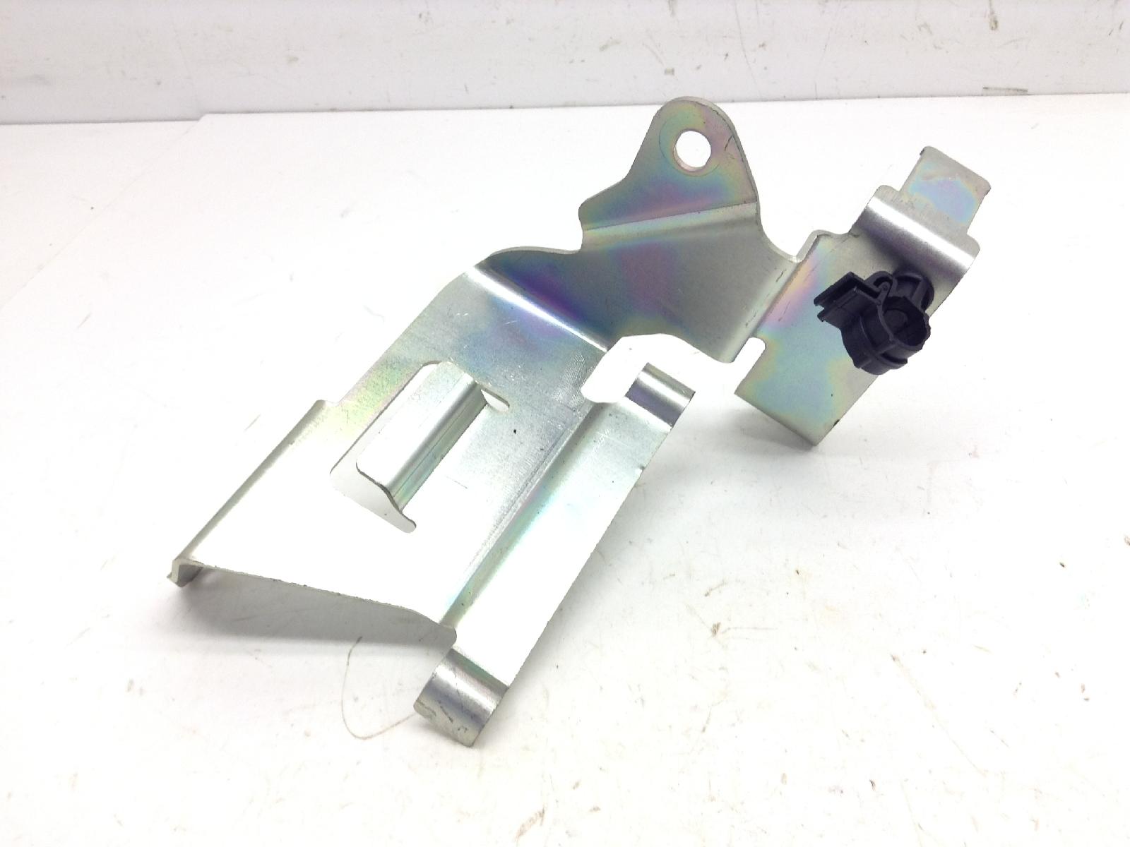 Piaggio vespa sprint km0 (usa) 150 staffa supporto canister 2022 2023 zapm818g