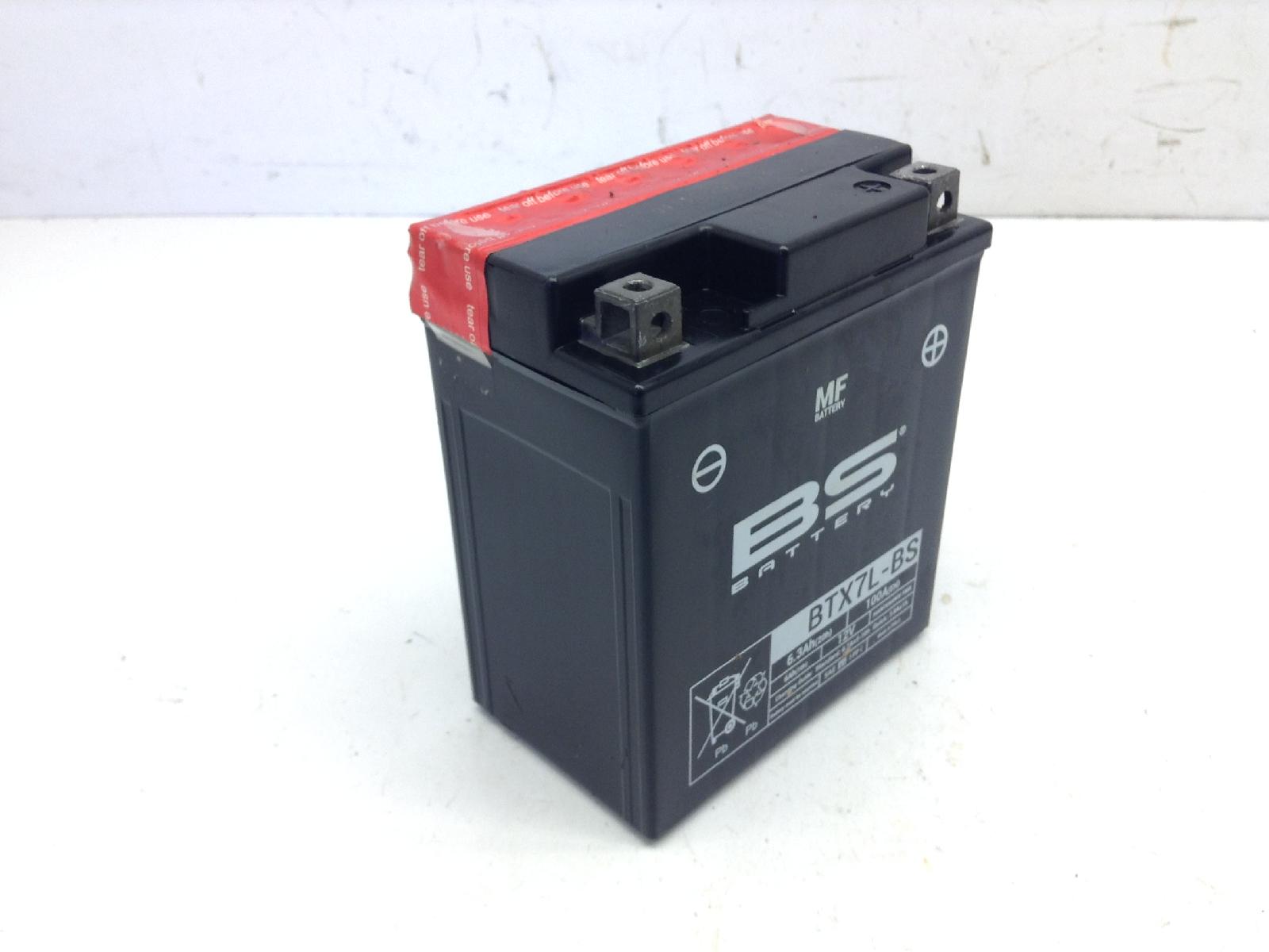 Piaggio vespa primavera e5 50 batteria btx7l-bs 12 v 6 ah 2020 2023 cd0100