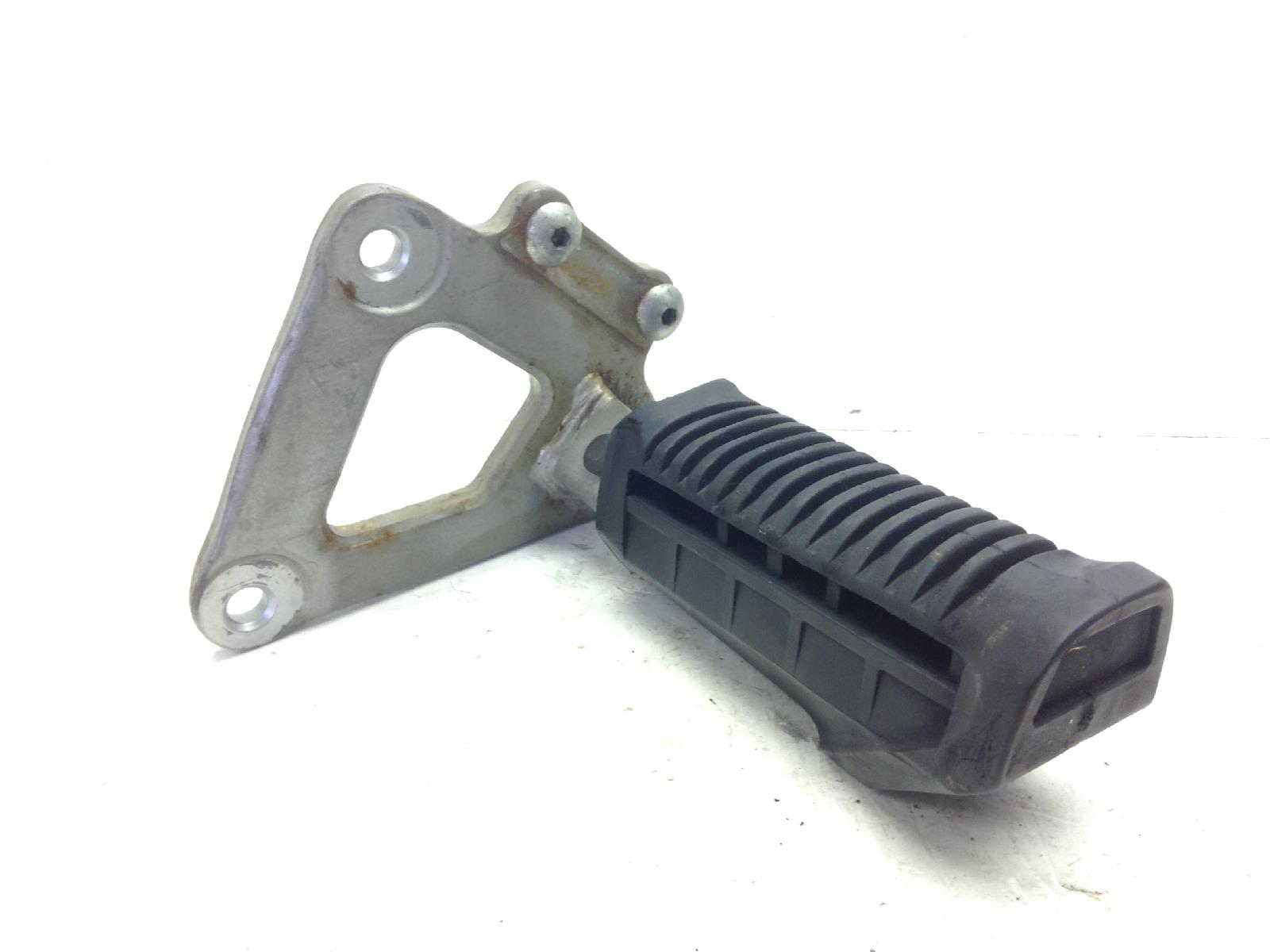 Suzuki gs 500 pedana poggiapiede anteriore sinistra 2001 2002 bk111