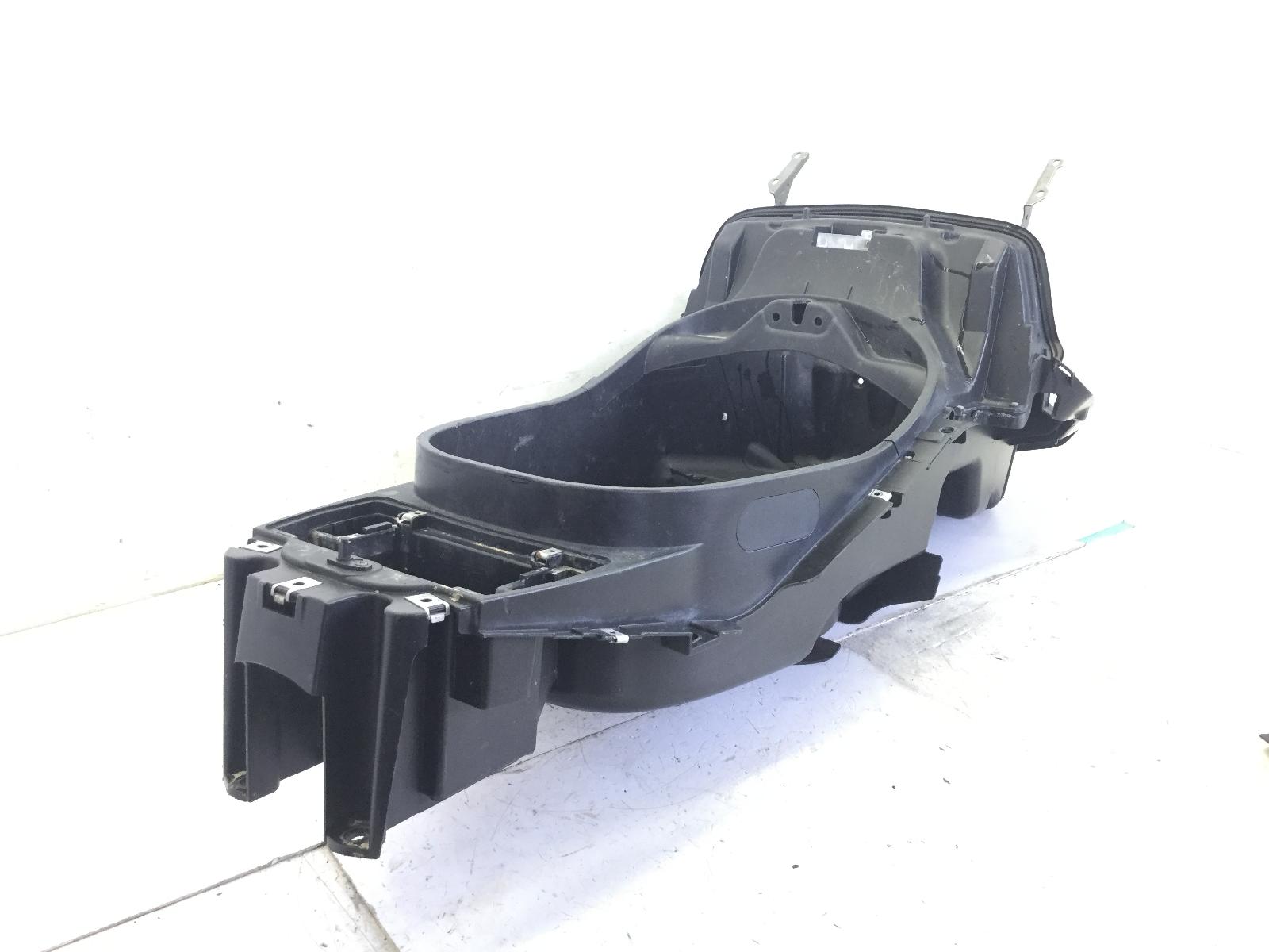 Piaggio x8 street e2 125 carena vano sottosella 2006 2007 m49100