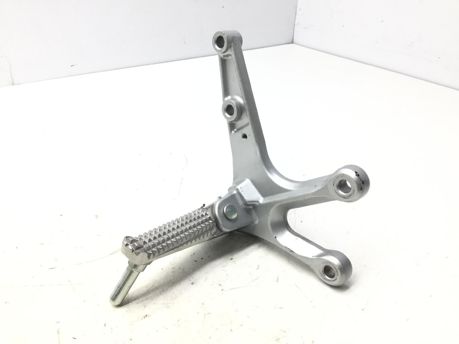 Yamaha yzf r3 a 320 pedana poggiapiede anteriore destra e supporto 2019 2023 rh12d