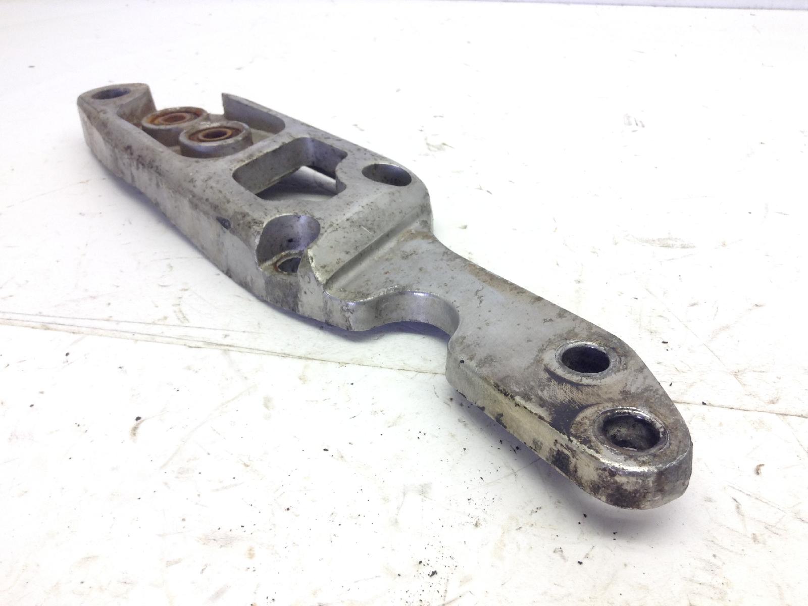 Suzuki gs 1100 gk 1100 staffa destra supporto pedane poggiapiedi 1982 1986 gu71d