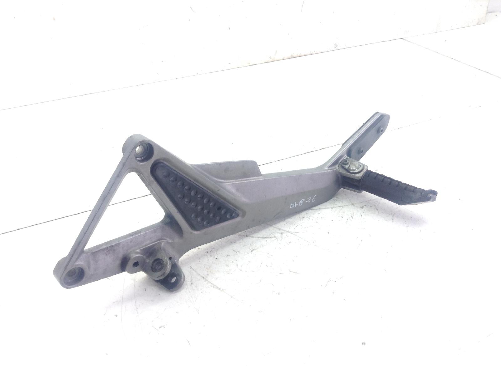 Honda hornet 600 staffa supporto pedana poggiapiedi sinistra e pedalina 2002 2002 pc36a02f