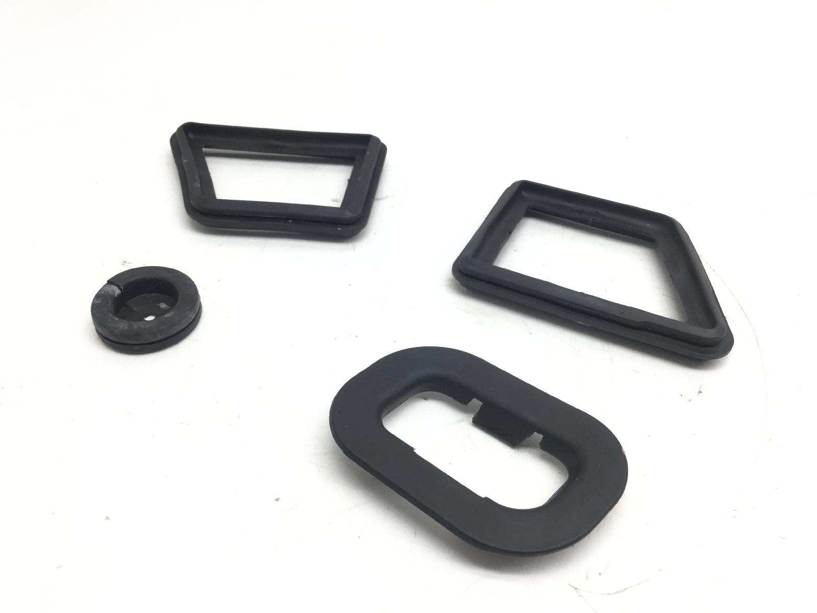 Piaggio vespa gts super abs km 0 300 kit gommini plastica passacavi 2022 2024 md3103