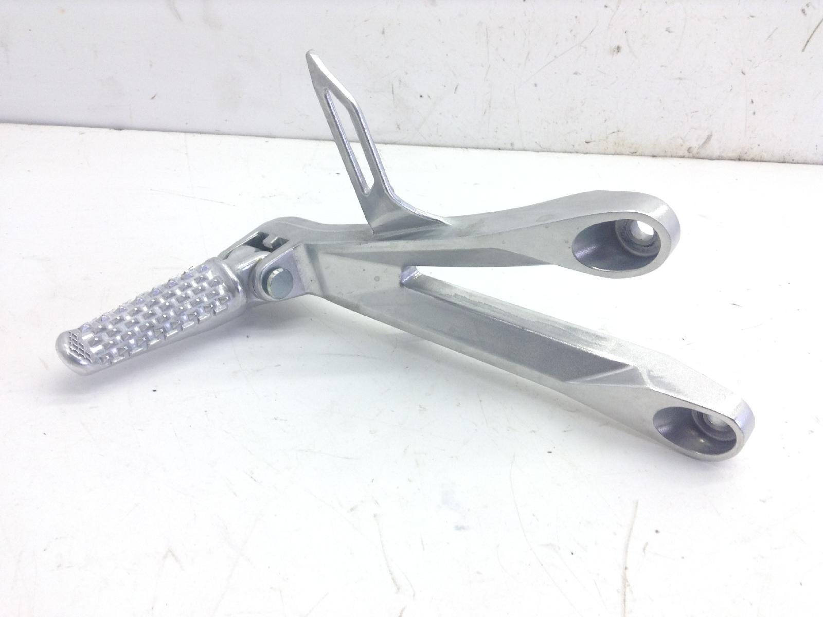 Honda cbr rr abs 600 pedana posteriore poggiapiede destra e supporto 2024 2026 pc69axrk