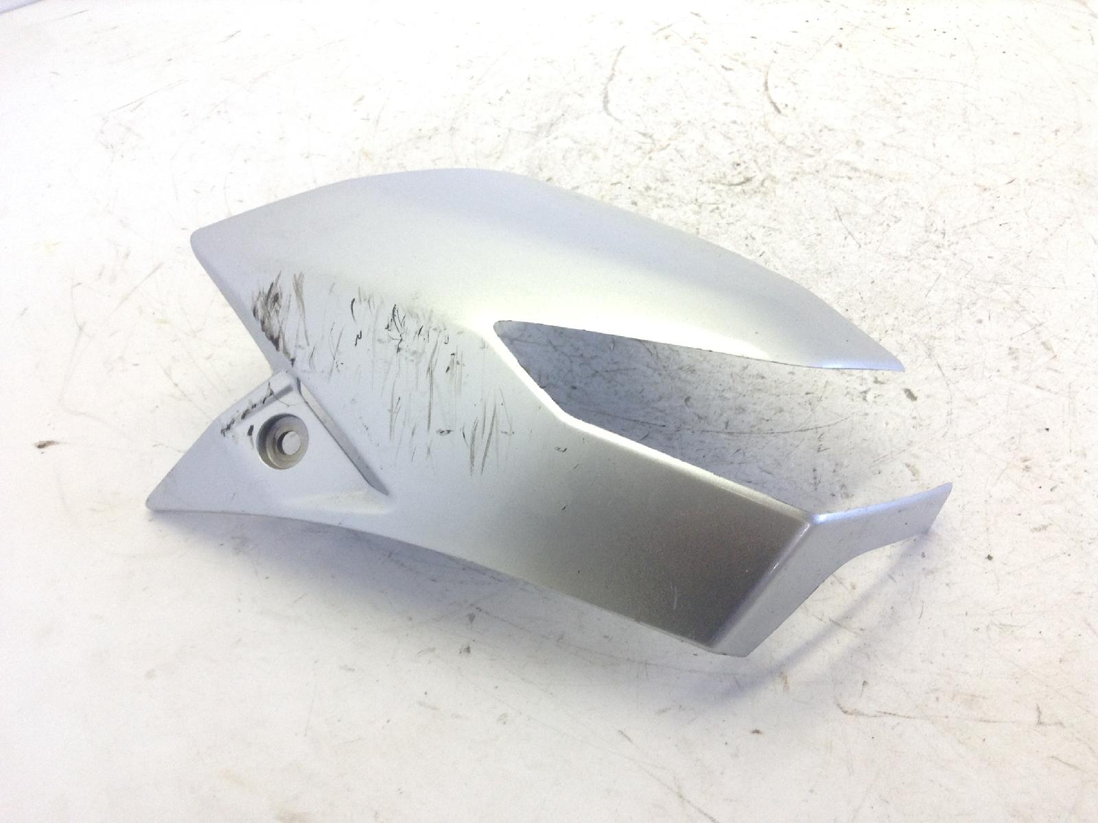 Suzuki gsr 600 carena coperchio destro serbatoio benzina - attacco rotto 2006 2010 b9211