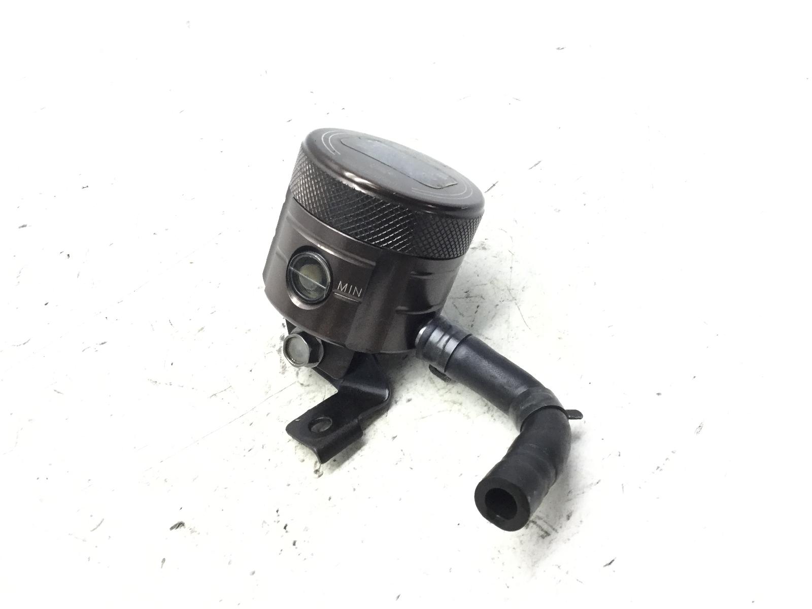 Triumph sprint gt abs 1050 vaschetta olio pompa freno anteriore marca: stm 2010 2013 smttf6885jb