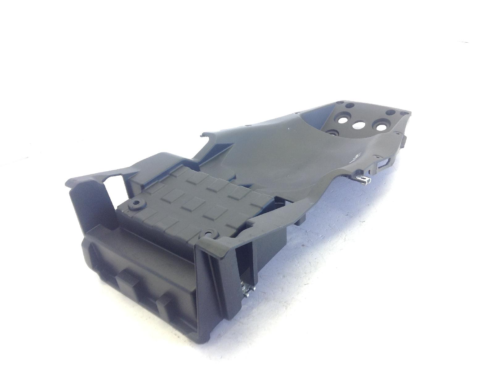 Benelli trk 702 x e5 700 parafango posteriore interno sottocoda 2024 2024 zvnpa8010rbg