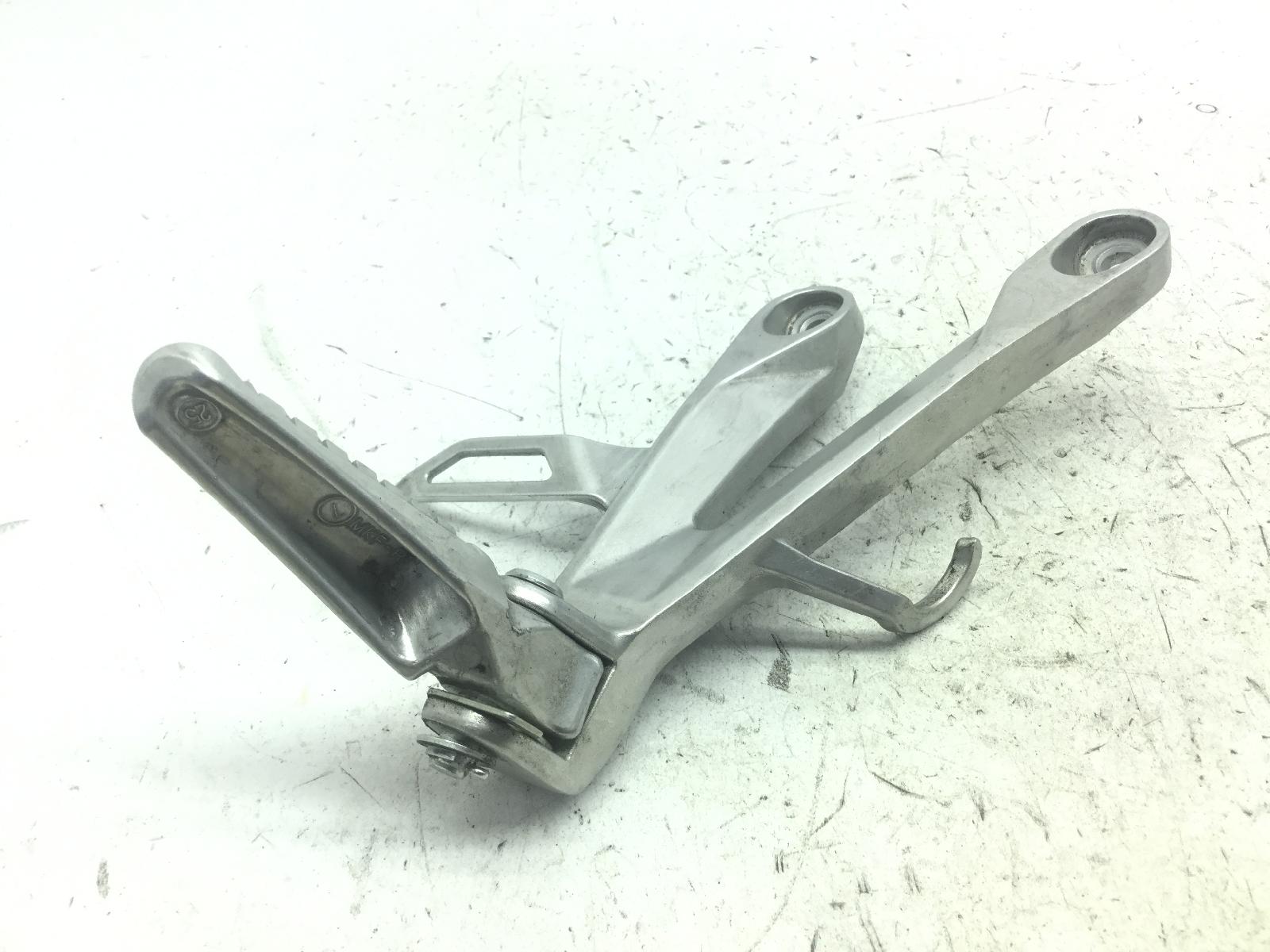 Honda cbr rr abs km0 600 pedana poggiapiede posteriore destra e staffa 2024 2026 pc69a4rk