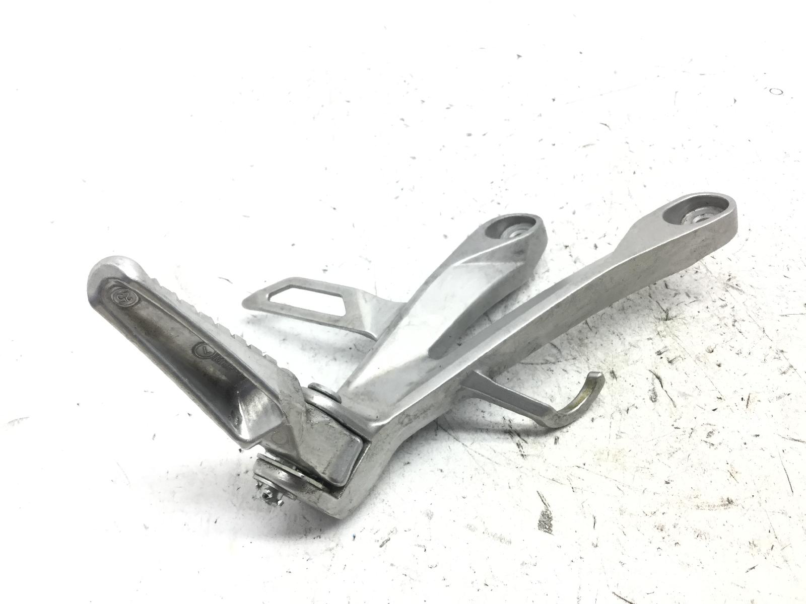 Honda cbr rr abs km0 600 pedana poggiapiede posteriore destra e staffa 2024 2026 pc69a4rk
