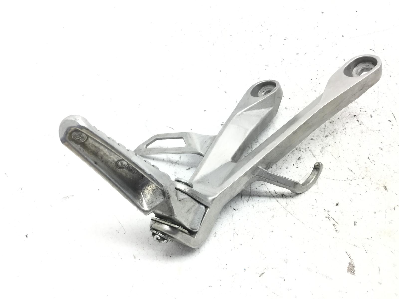 Honda cbr rr abs km0 600 pedana poggiapiede posteriore destra e staffa 2024 2026 pc69a4rk