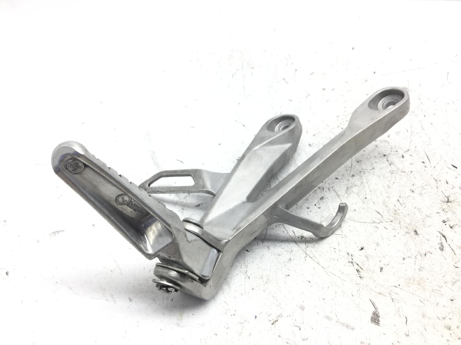 Honda cbr rr abs km0 600 pedana poggiapiede posteriore destra e staffa 2024 2026 pc69a4rk