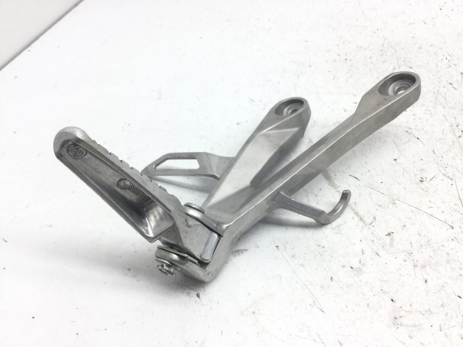 Honda cbr rr abs km0 600 pedana poggiapiede posteriore destra e staffa 2024 2026 pc69a4rk