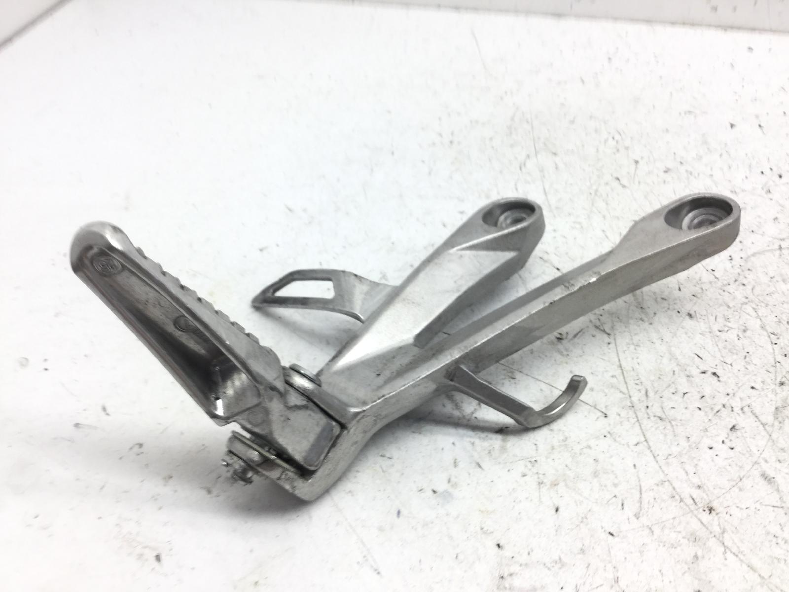 Honda cbr rr abs km0 600 pedana poggiapiede posteriore destra e staffa 2024 2026 pc69a4rk