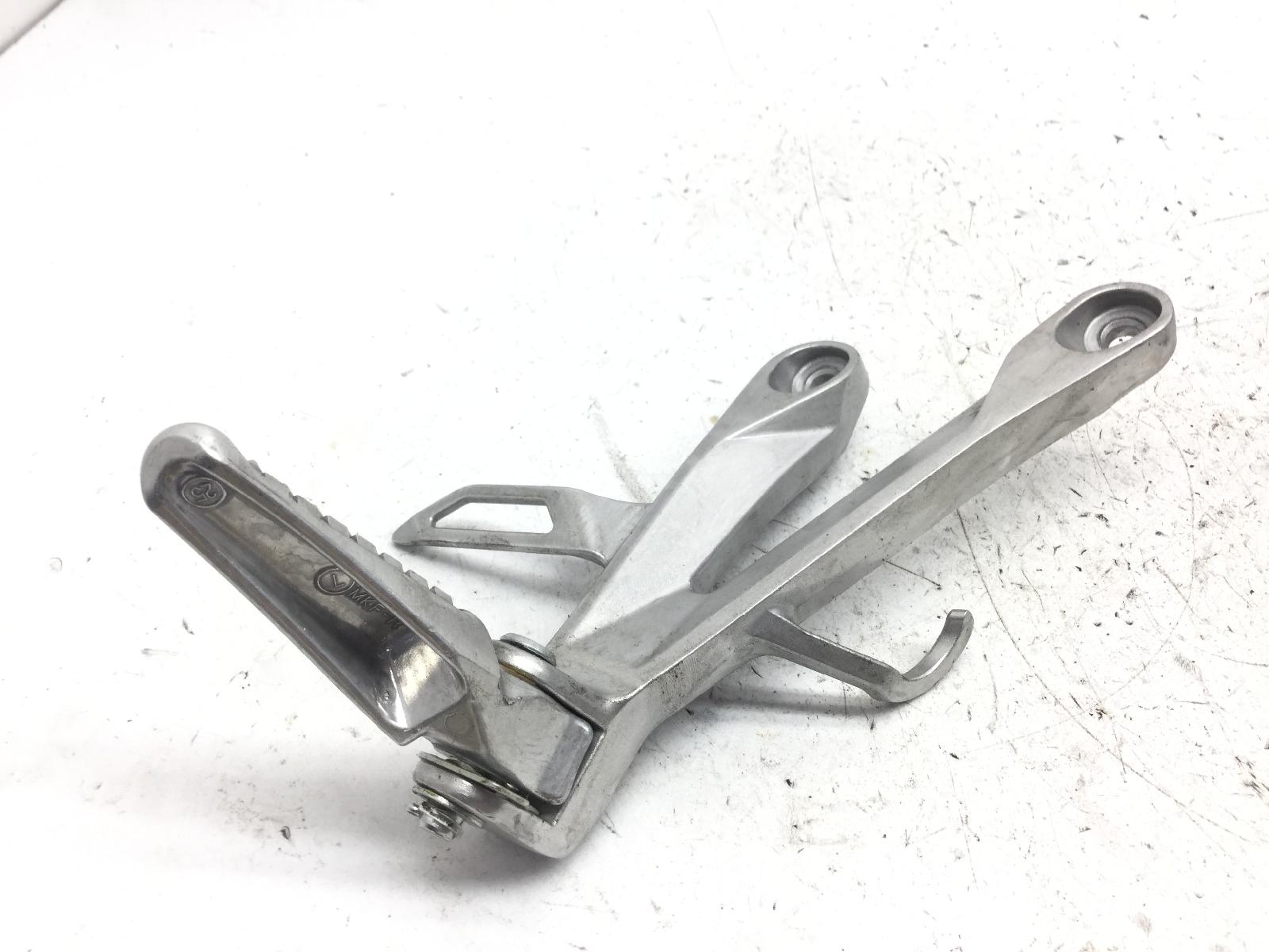 Honda cbr rr abs km0 600 pedana poggiapiede posteriore destra e staffa 2024 2026 pc69a4rk