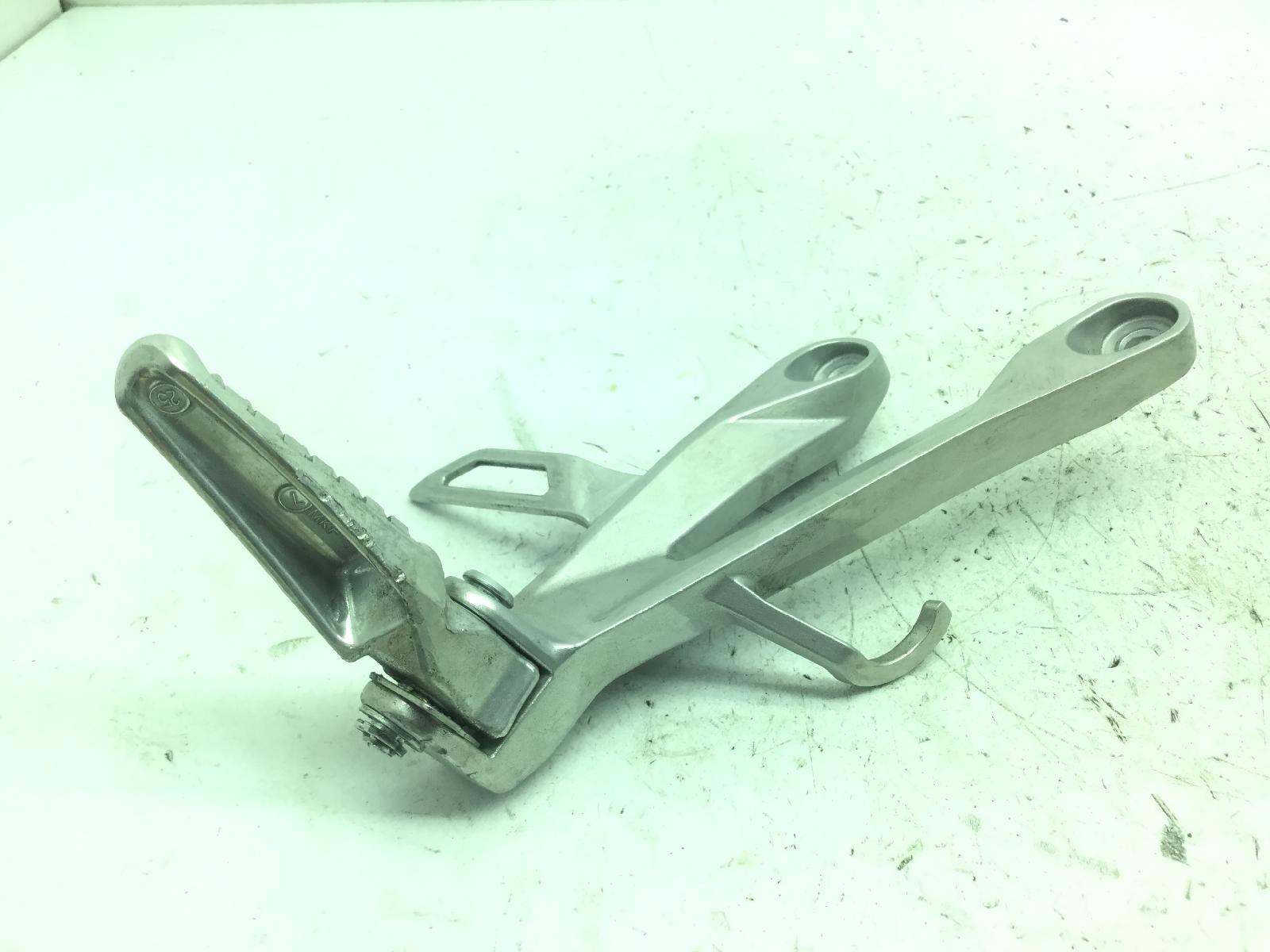 Honda cbr rr abs km0 600 pedana poggiapiede posteriore destra e staffa 2024 2026 pc69a4rk