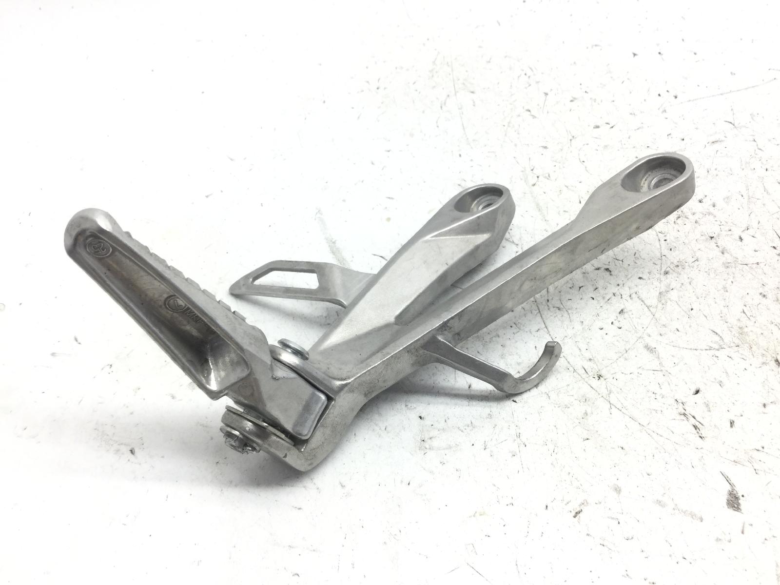 Honda cbr rr abs km0 600 pedana poggiapiede posteriore destra e staffa 2024 2026 pc69a4rk